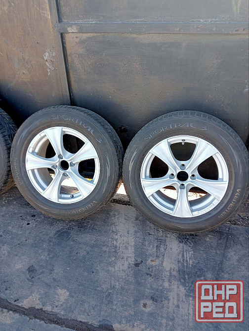 Продам диски с резиной 205/60 R15 в хорошем состоянии. Цена 30 000 руб. Донецк - изображение 1