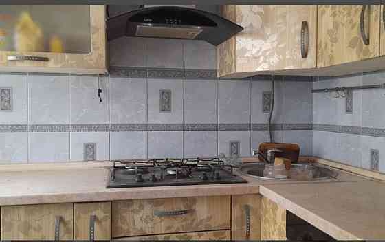 с ремонтом на кругу .. двухкомнатная Донецк