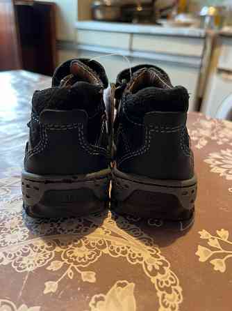 Детские фирменные кожаные ботиночки Донецк