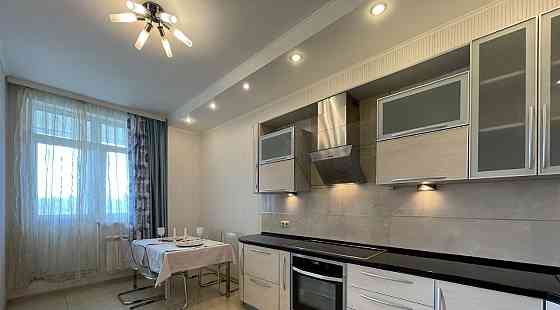 Сдается 2-комнатная квартира в Пролетарском районе. Квартира общей площадью 85м2, находится на 4/10 Донецк