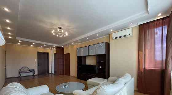 Сдается 2-комнатная квартира в Пролетарском районе. Квартира общей площадью 85м2, находится на 4/10 Донецк