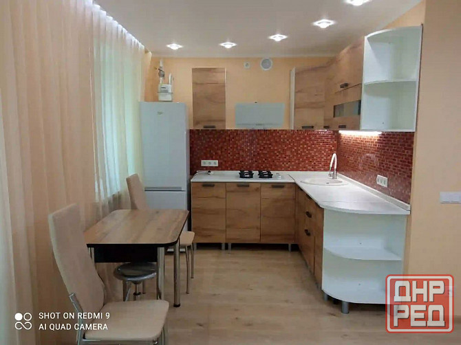 Сдам 2-х комнатную с Ремонтом в Торезе. Всё необходимое есть. Торез - изображение 1