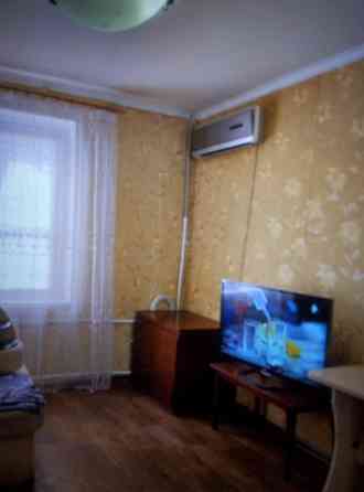 Продам 2 к.кв-ру на Левом берегу , сталинка, р-он роддома . Мариуполь