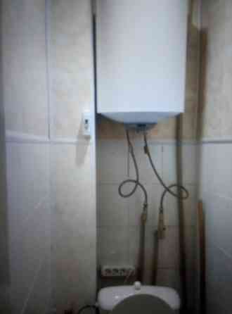 Продам 2 к.кв-ру на Левом берегу , сталинка, р-он роддома . Мариуполь