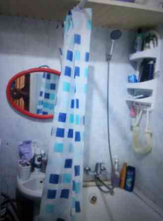 Продам 2 к.кв-ру на Левом берегу , сталинка, р-он роддома . Мариуполь