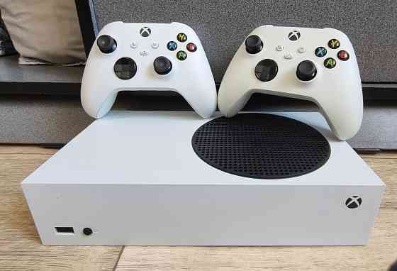 Продам Xbox Series S с двумя джоями Макеевка