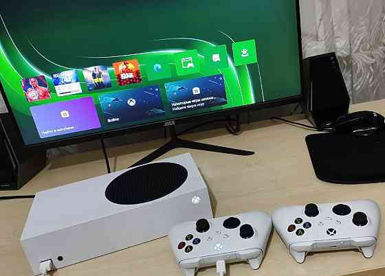 Продам Xbox Series S с двумя джоями Макеевка