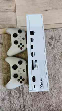 Продам Xbox Series S с двумя джоями Макеевка