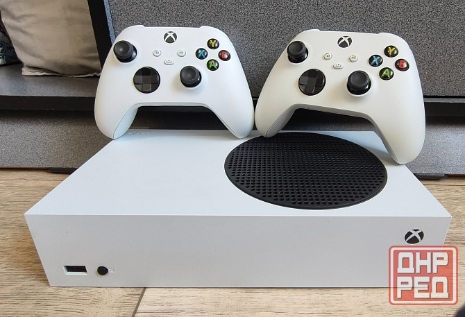 Продам Xbox Series S с двумя джоями Макеевка - изображение 2