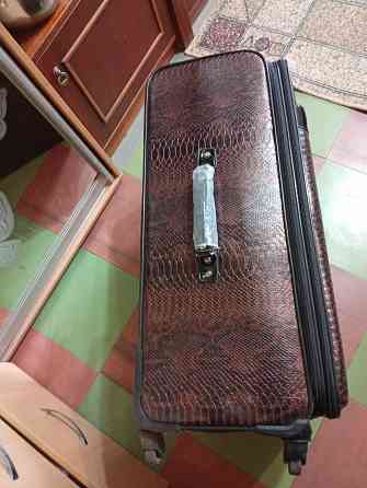 Чемодан большой 4000 рублей Макеевка