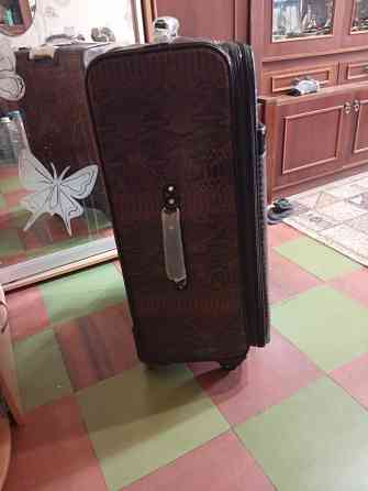 Чемодан большой 4000 рублей Макеевка