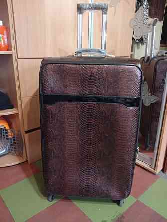 Чемодан большой 4000 рублей Макеевка