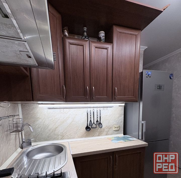 Сдаю двухкомнатную квартиру 42.0 м² этаж 4/10 город Донецк Ленинский район, Мирный микрорайон, 115-а Донецк - изображение 1