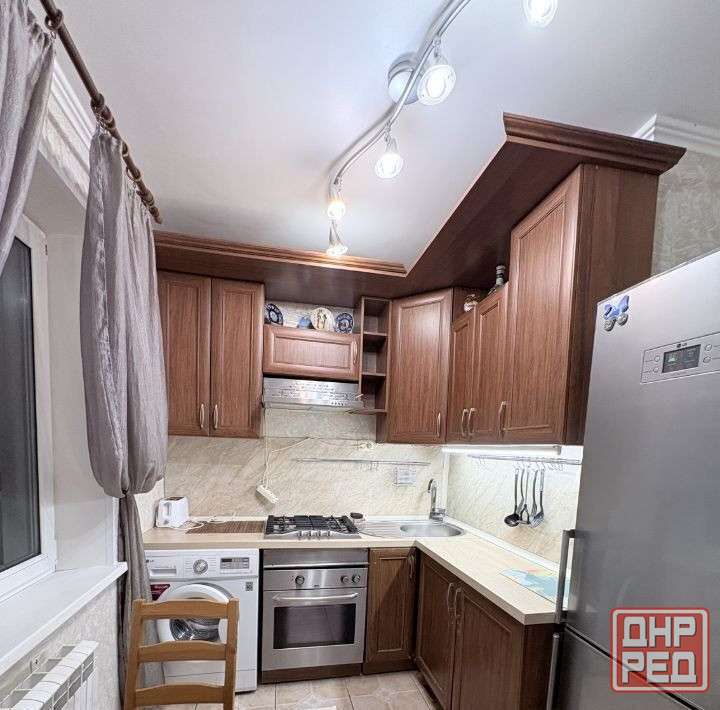 Сдаю двухкомнатную квартиру 42.0 м² этаж 4/10 город Донецк Ленинский район, Мирный микрорайон, 115-а Донецк - изображение 2