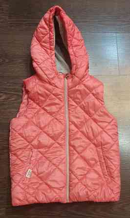 жилет безрукавка на 8-9 лет на рост 134 см Донецк
