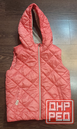 жилет безрукавка на 8-9 лет на рост 134 см Донецк - изображение 1