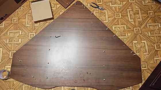 Отдам бесплатно угловой компьютерный стол Донецк