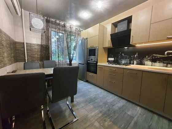 Сдаётся шикарная 3-х комнатная квартира Ленинский район, Стадионная Донецк