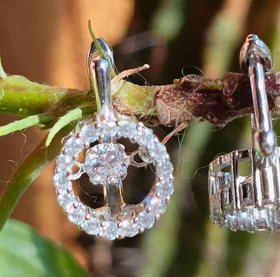 Серебряные серьги с танцующим фианитом Донецк