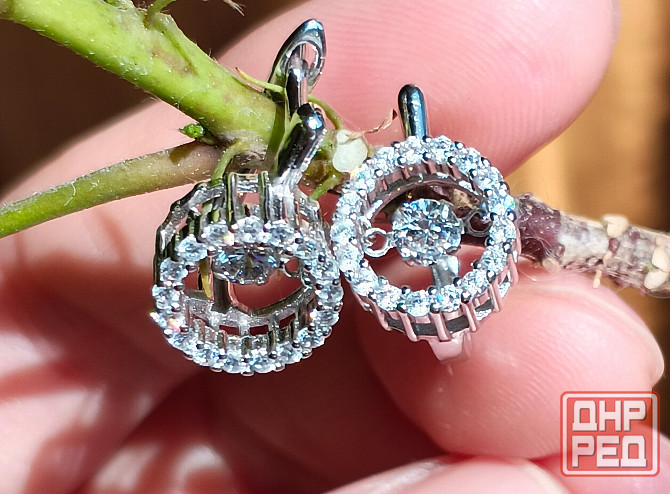 Серебряные серьги с танцующим фианитом Донецк - изображение 1