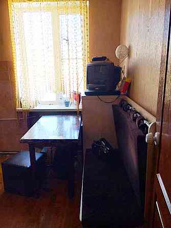 Продам 3-х комнатную комнатную квартиру Сталинку , Макеевка, Кировский район, ул. Советская. Макеевка