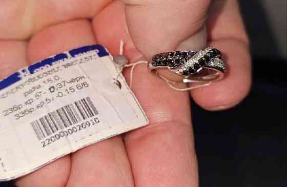 Продам кольцо из белого золота с бриллиантами Макеевка