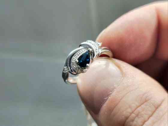Кольцо из белого золота с бриллиантом и сапфиром Донецк