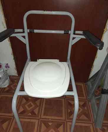 Продам стул-туалет на колесах и ходунки на колесах Макеевка