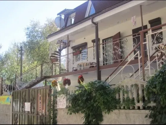 Сдам номера на море Мелекино второй спуск ориентир 3 дельфина. Мариуполь