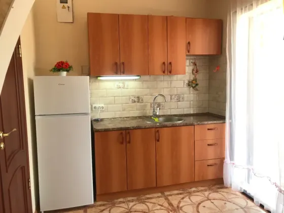 Сдам номера на море Мелекино второй спуск ориентир 3 дельфина. Мариуполь