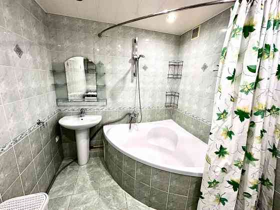 Сдается двухкомнатная квартира, находится в самом центре города 5 мин от площади Ленина Донецк