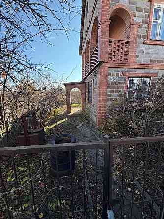 Продаётся с гаражом 2-х этажный 3-х комнатный дом в с. Андреевка Донецк