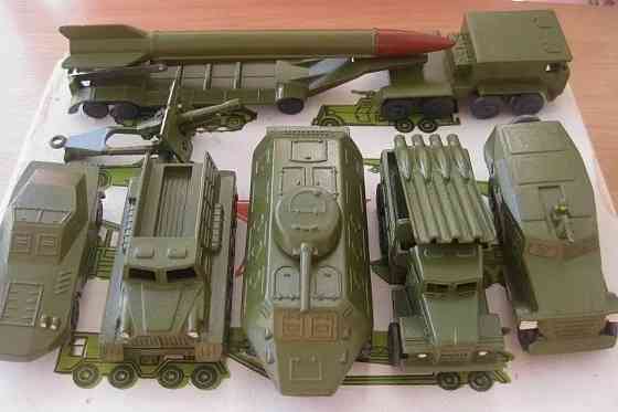 Куплю игрушки ссср,солдатики,машинки,технику. Донецк