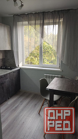 Продам 2-х комнатную квартиру с новым ремонтом,мебелью и техникой Луганск - изображение 2