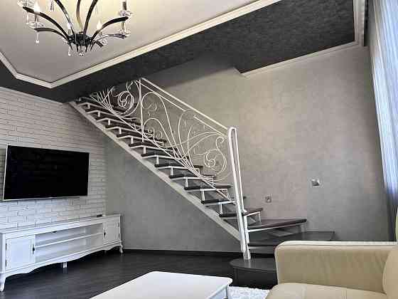 Сдается в аренду просторная двухуровневая 3-комнатная квартира Донецк