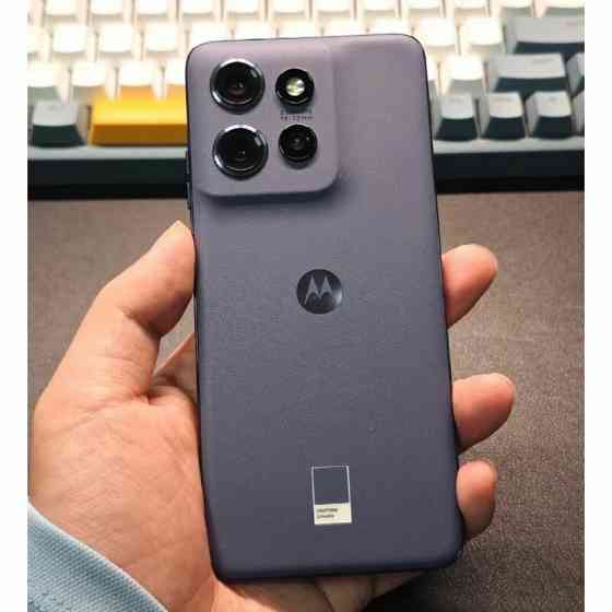 Компактный смартфон Motorola S50 12/256 Gb Макеевка