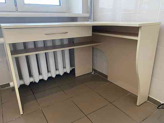 Стол угловой с подвесной полкой 5000 р. Донецк