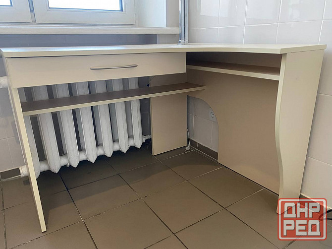 Стол угловой с подвесной полкой 5000 р. Донецк - изображение 2