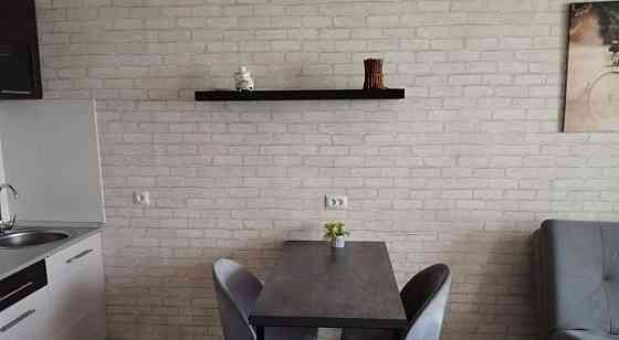 На длительный срок сдается чистая, светлая квартира-студия в Ворошиловском районе Донецка Донецк