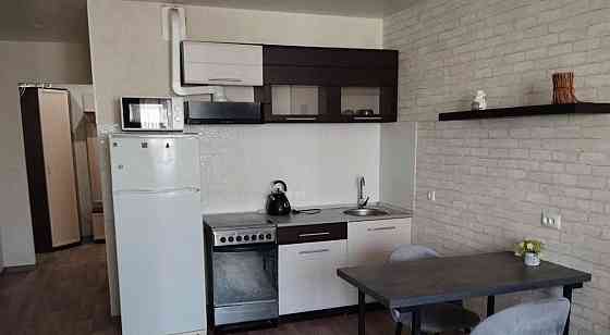 На длительный срок сдается чистая, светлая квартира-студия в Ворошиловском районе Донецка Донецк