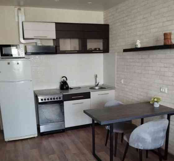 На длительный срок сдается чистая, светлая квартира-студия в Ворошиловском районе Донецка Донецк