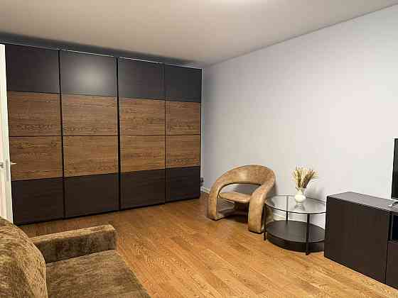 1-ка в Ворошиловском р-не, ул. Университетская, 7 Донецк