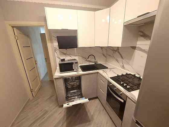 Сдаётся двухкомнатная квартира студия Донецк