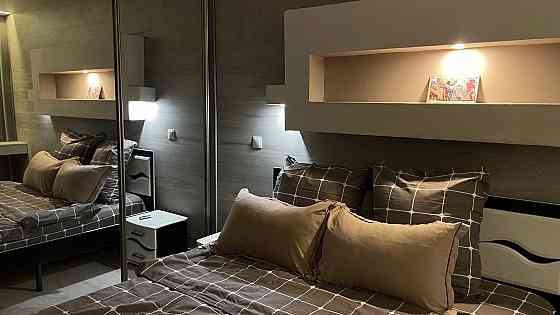 Сдаётся полностью обустроенная трёхкомнатная квартира в центре Донецка Донецк