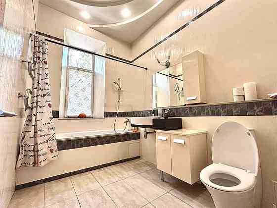 Продам добротный дом в центре Макеевка