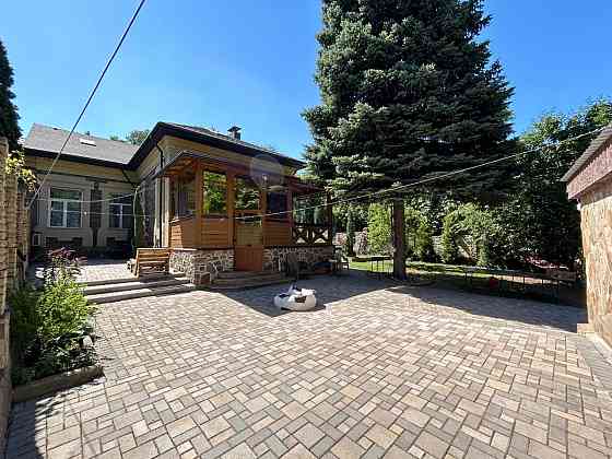 Продам добротный дом в центре Макеевка