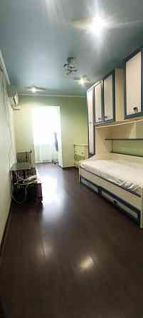 Продам 3-х комн в Ленинском р-не на Днепродзержинской. Ремонт. Мебель остаётся. Донецк