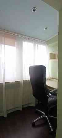 Продам 3-х комн в Ленинском р-не на Днепродзержинской. Ремонт. Мебель остаётся. Донецк