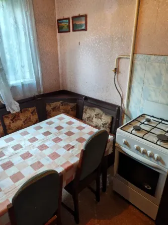 продам 3 к.кв. ворошил. р. школьный 5000 мил р. Донецк