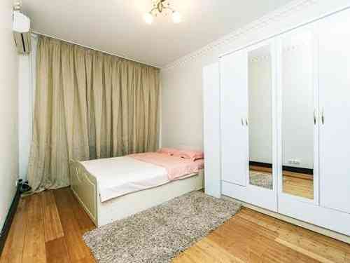 Сдаётся 3-х комнатная квартира с мебелью и ремонтом + гараж рядом с домом, Кировский район Донецк